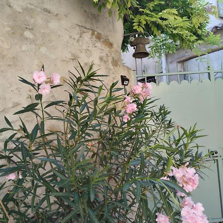 Chez Les Filles Bed and Breakfast Dions Εξωτερικό φωτογραφία